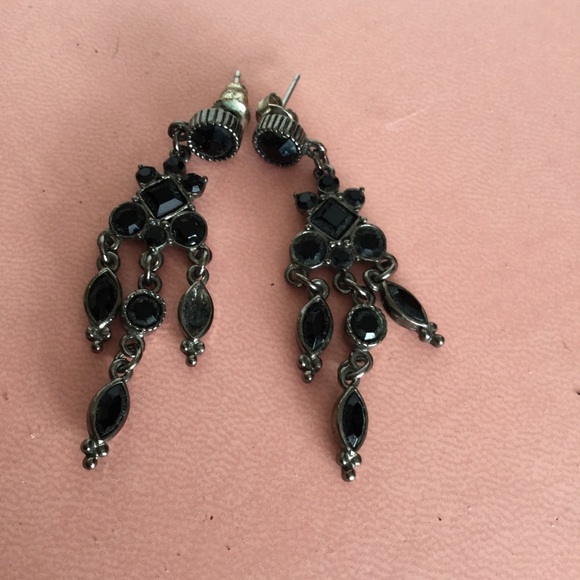 Gorgeous pair of black 90’s vintage earrings - Picture 2 of 4